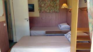 Комплексы для отдыха с коттеджами/бунгало Laulasmaa Holiday Center Лауласмаа Двухместный номер с 2 отдельными кроватями и душем-1